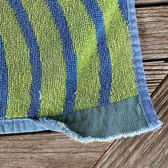 Vintage Mervyn’s Dancing Dolphin Waves Cotton Beach Towel Blue Green 36x64 FLAWS - Picture 9 of 16